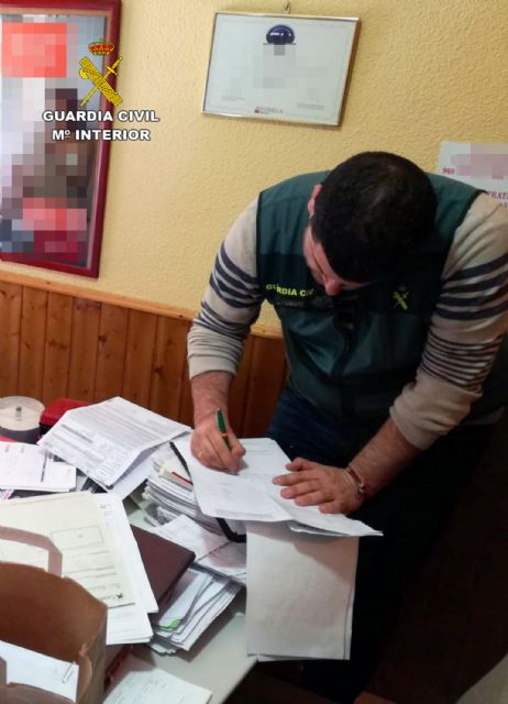 La Guardia Civil esclarece medio centenar de estafas en la contratación de pólizas de seguro para vehículos en Beniel